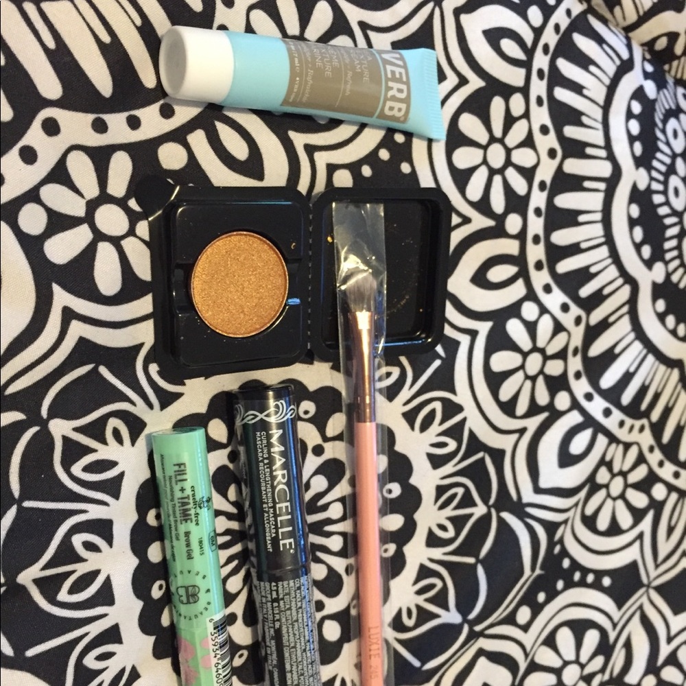 Make up samples